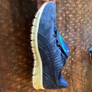 Brand new in box with tags ASICS Gel-Quantum 360 4 LE in rare color of Peacoat.